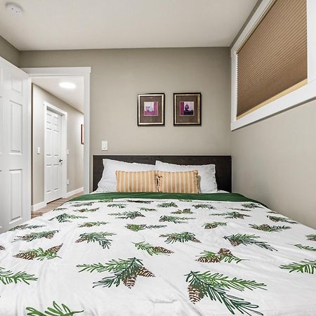 Modern 2 Bedroom Basement Suite With Laundry YYC Exterior photo