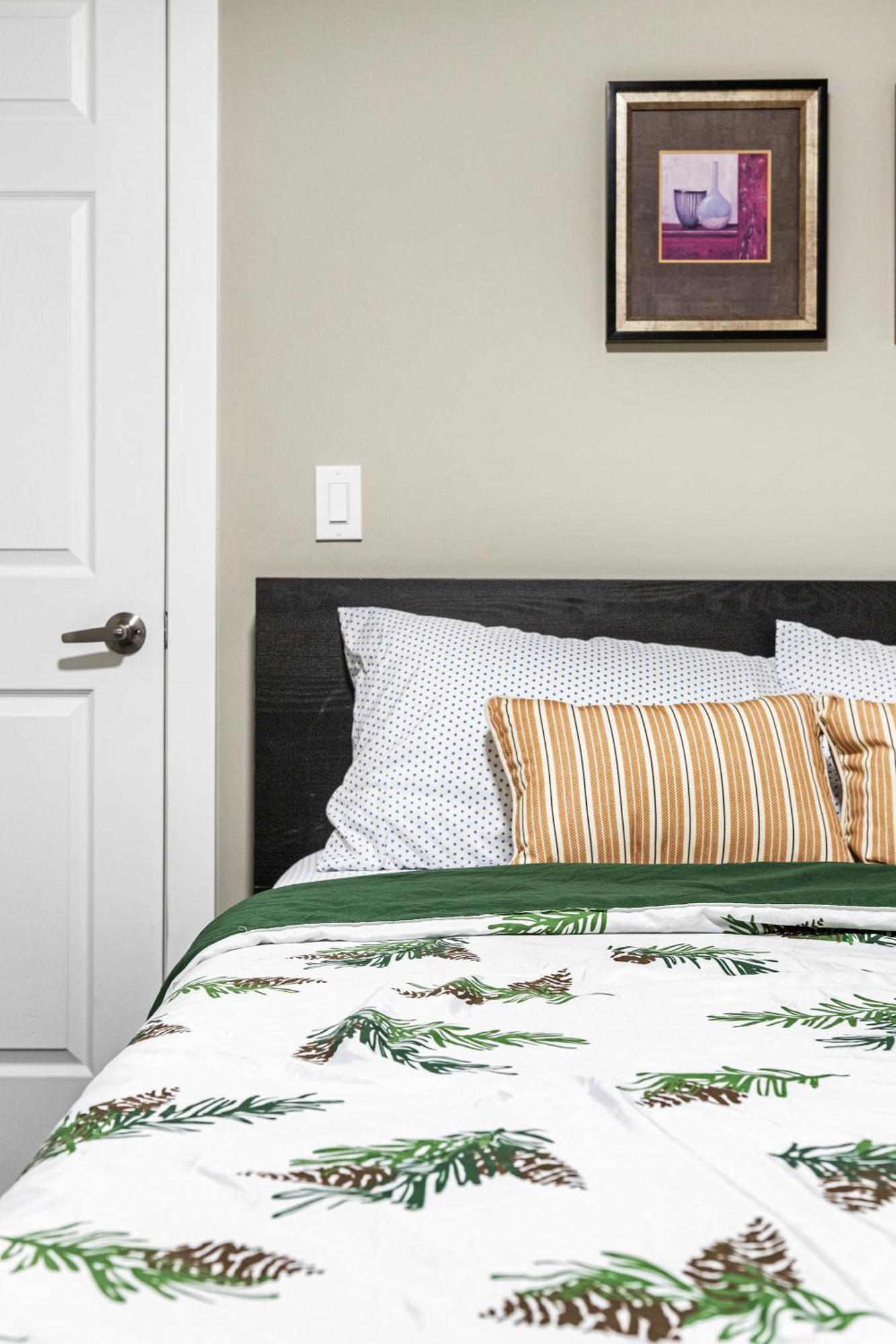 Modern 2 Bedroom Basement Suite With Laundry YYC Exterior photo
